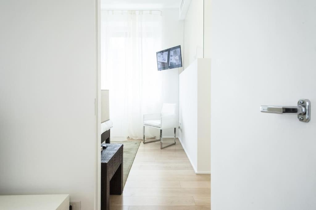 Charming Home Near Duomo Milan Exterior photo